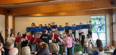 Blaeserklasser der Realschule Althengstett auf dem Simmozheimer Weihnachtsmarkt 2025